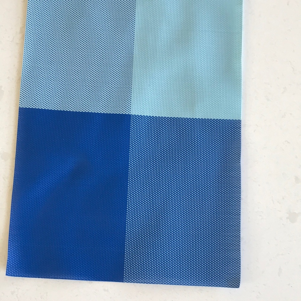 Four vinyl weave placemats in light and dark blue